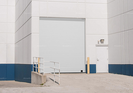 Промышленные ворота с панорамным остеклением Doorhan ISD02 (5600х5400)